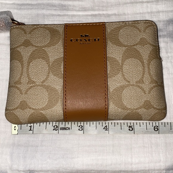 Coach signature corner zip wristlet - Picture 6 of 14